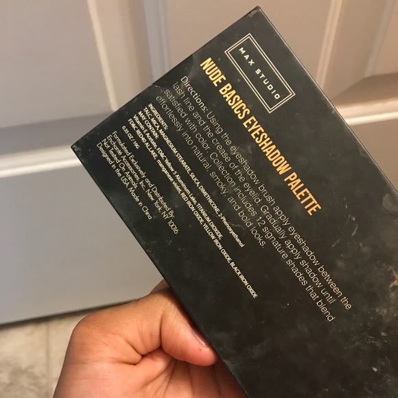 Max Studio Eyeshadow Palette - Picture 5 of 5